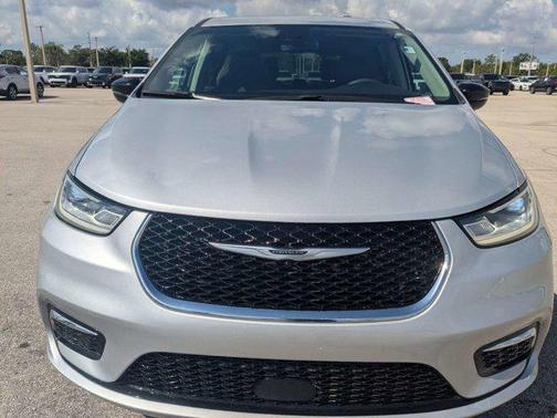 Silver Mist Clearcoat 2024 Chrysler Pacifica Touring L