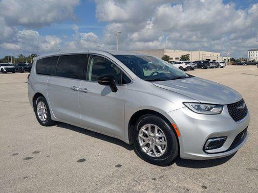 Silver Mist Clearcoat 2024 Chrysler Pacifica Touring L