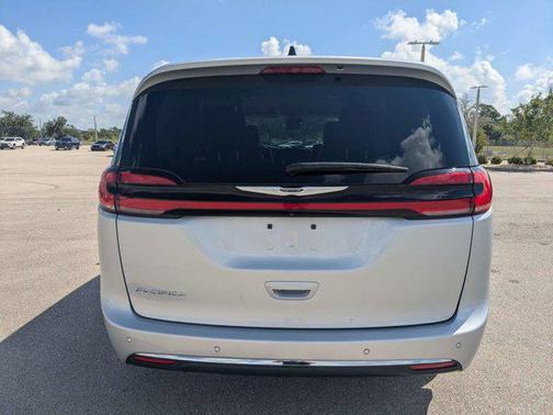 Silver Mist Clearcoat 2024 Chrysler Pacifica Touring L