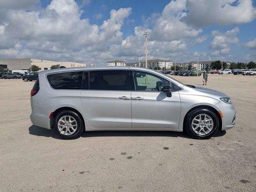 Silver Mist Clearcoat 2024 Chrysler Pacifica Touring L