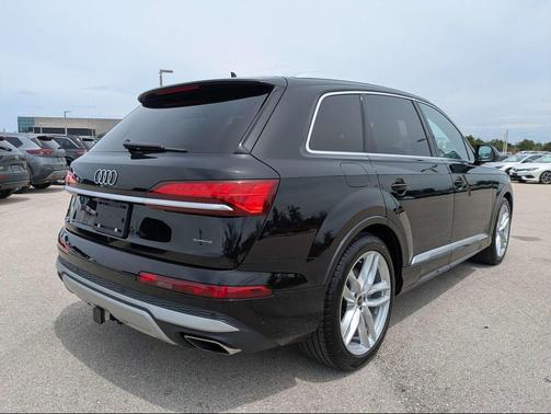 Mythos Black Metallic 2025 Audi Q7 55 Premium Plus