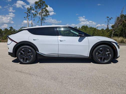 2025 Kia EV6 Light Long Range