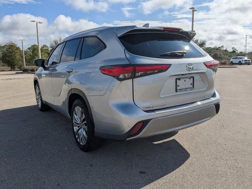 2022 Toyota Highlander Platinum