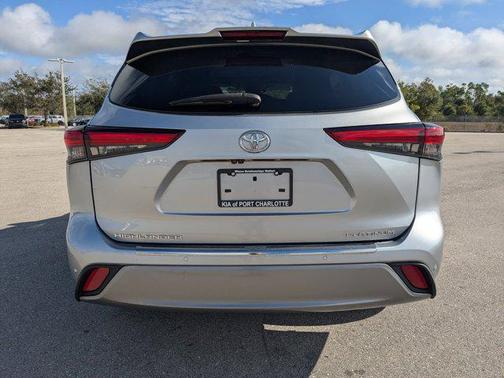 2022 Toyota Highlander Platinum