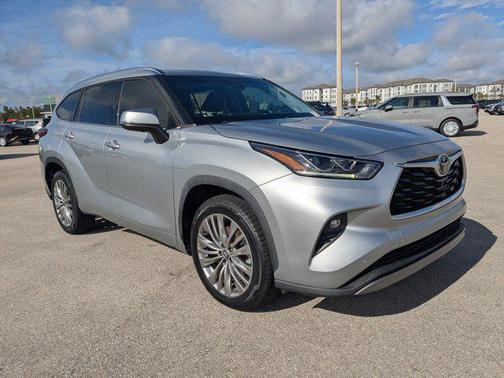 2022 Toyota Highlander Platinum