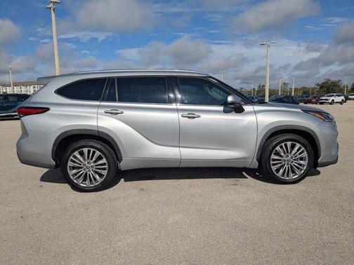 2022 Toyota Highlander Platinum