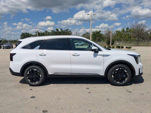 Glacial White 2026 Kia Sorento S