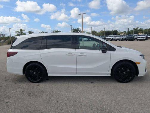Platinum White Pearl 2025 Honda Odyssey Sport-L