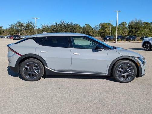 2025 Kia EV6 Light Long Range