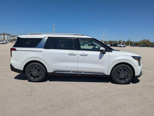 Snow White Pearl 2026 Kia Carnival SX