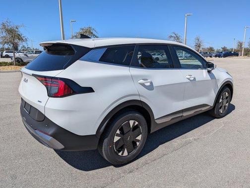 Snow White Pearl 2026 Kia Sportage Hybrid LX