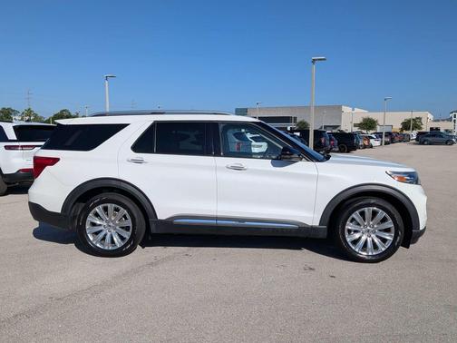 Star White Metallic Tri-Coat 2022 Ford Explorer Limited