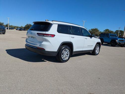 2021 Jeep Grand Cherokee L Laredo