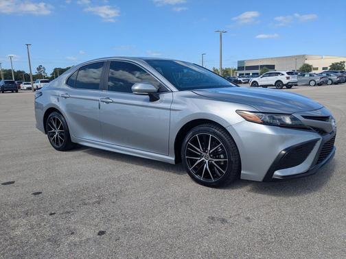 Celestial Silver Metallic 2024 Toyota Camry SE