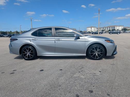 Celestial Silver Metallic 2024 Toyota Camry SE
