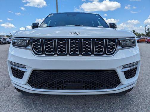 2022 Jeep Grand Cherokee Summit