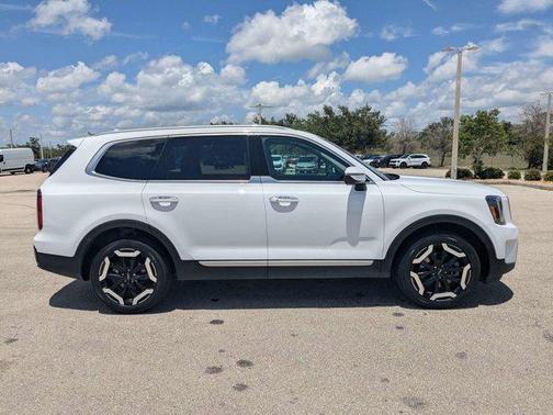 Glacial White Pearl 2024 Kia Telluride S