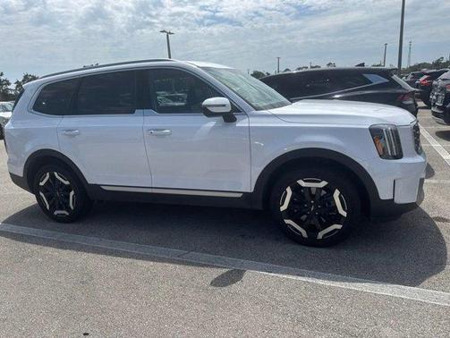 Glacial White Pearl 2024 Kia Telluride S