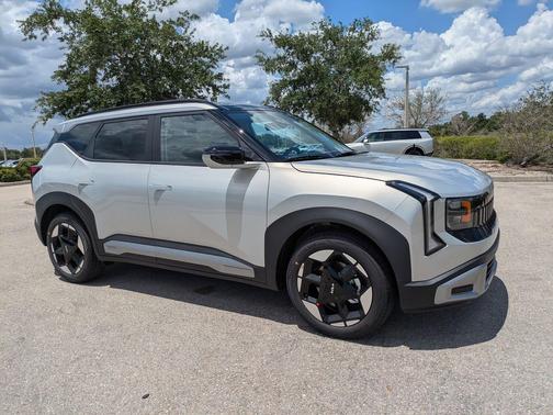 Ivory Silver 2027 Kia Seltos EX