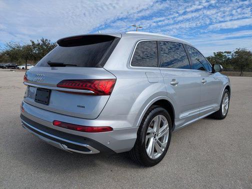 2022 Audi Q7 55 Premium