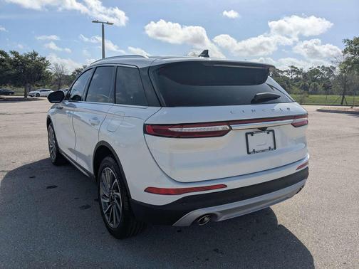 Pristine White Metallic Tri-Coat 2023 Lincoln Corsair Reserve