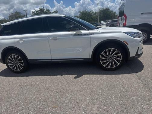 Pristine White Metallic Tri-Coat 2023 Lincoln Corsair Reserve
