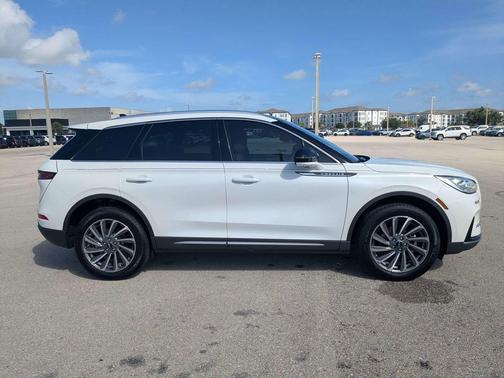 Pristine White Metallic Tri-Coat 2023 Lincoln Corsair Reserve