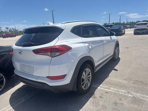 Dazzling White 2017 Hyundai TUCSON SE Plus