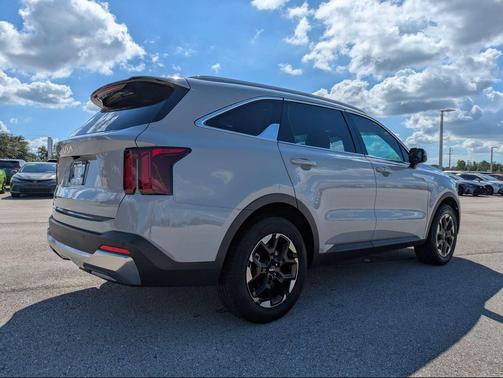 Wolf Gray 2025 Kia Sorento S