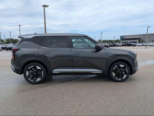 Interstellar Gray 2027 Kia Seltos S