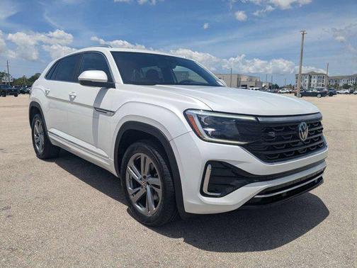 Platinum Gray Metallic 2024 Volkswagen Atlas Cross Sport 2.0T SEL
