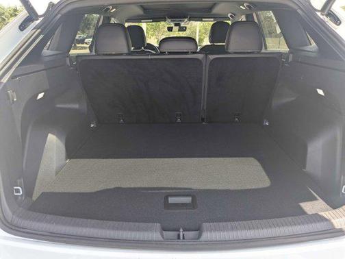 Platinum Gray Metallic 2024 Volkswagen Atlas Cross Sport 2.0T SEL