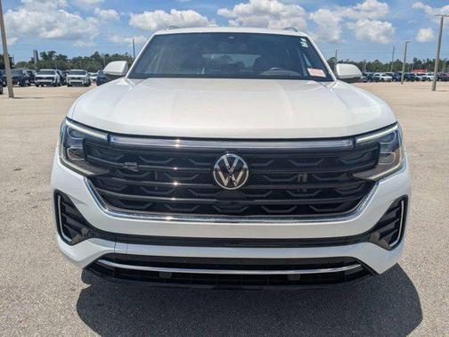 Platinum Gray Metallic 2024 Volkswagen Atlas Cross Sport 2.0T SEL