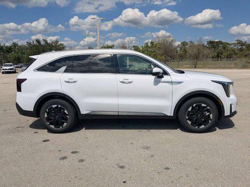 Glacial White 2026 Kia Sorento S
