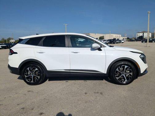 Glacial White Pearl 2023 Kia Sportage EX
