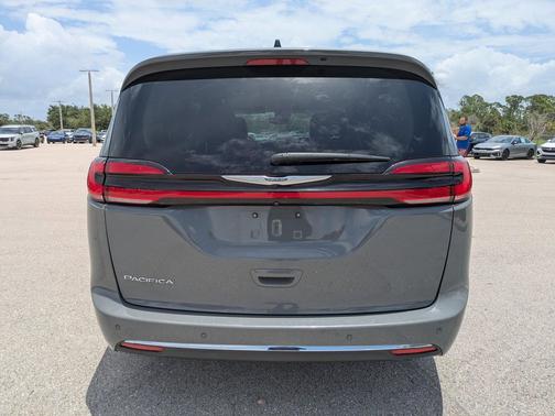 Ceramic Gray Clearcoat 2023 Chrysler Pacifica Touring L