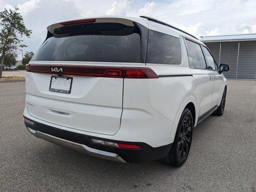 2024 Kia Carnival SX