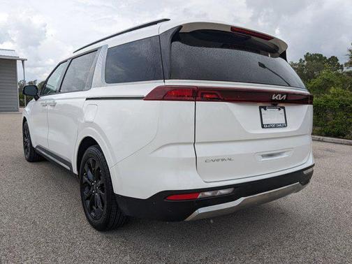 2024 Kia Carnival SX