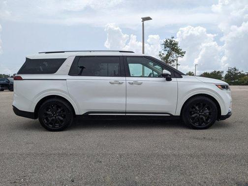 2024 Kia Carnival SX
