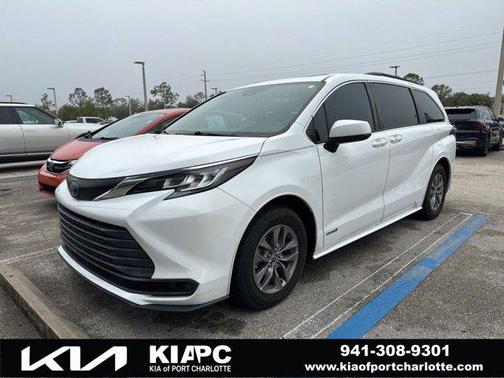 2021 Toyota Sienna LE