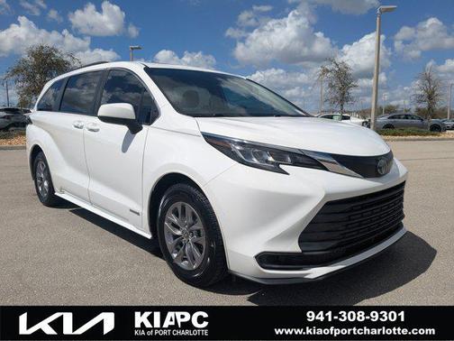 2021 Toyota Sienna LE
