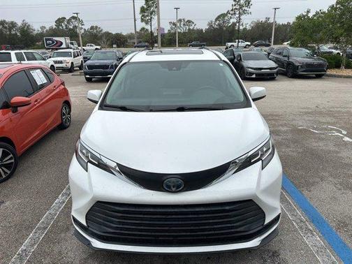 2021 Toyota Sienna LE