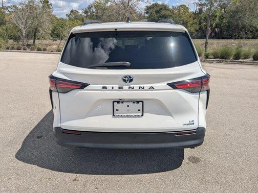 2021 Toyota Sienna LE