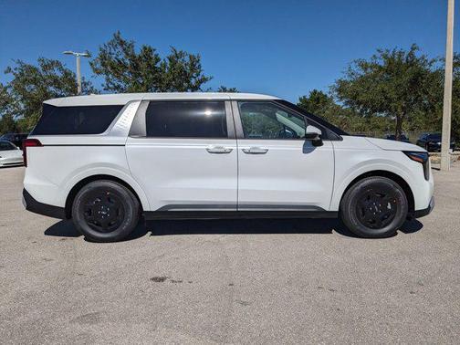 2025 Kia Carnival LXS