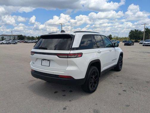 Bright White Clearcoat 2025 Jeep Grand Cherokee Altitude