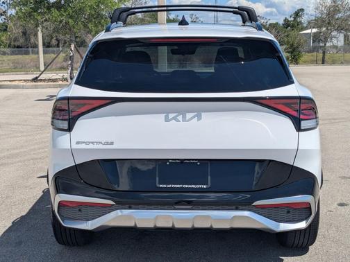Glacial White Pearl 2023 Kia Sportage SX-Prestige