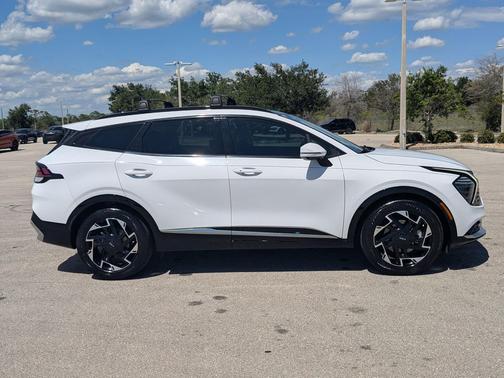 Glacial White Pearl 2023 Kia Sportage SX-Prestige