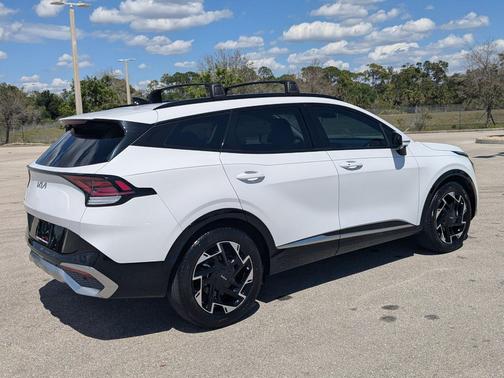 Glacial White Pearl 2023 Kia Sportage SX-Prestige