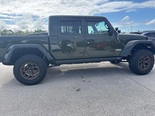 Sarge Green Clearcoat 2021 Jeep Gladiator Overland