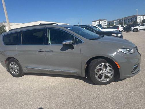 Ceramic Gray Clearcoat 2023 Chrysler Pacifica Limited